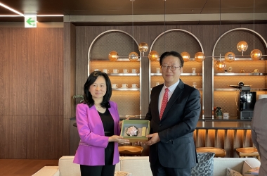 President Rhee Meets with Deputy Director WEN Ping of Qianhai Authority