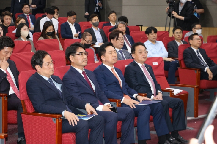 Forum on Balanced National Development and the development of Busan Financial Hub